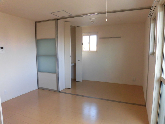 エンブレイスガーデンの洋室|落ち着いた色調の洋室です