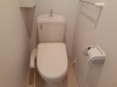 【トイレ】 | ヴィヴィッド・アヴェニ－ルⅡ | 落ち着いた色調のトイレです