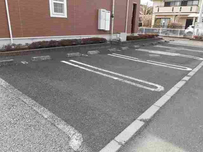 【駐車場】 | ヴィラ・大堀端Ａ | 車をお持ちの方に嬉しい駐車場付きの物件です