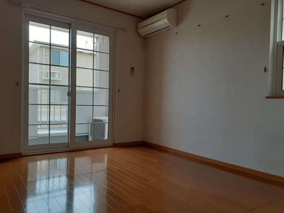 【居間・リビング】 | ヴィラ・大堀端Ａ | こちらのリビングで趣味の時間をお楽しみください