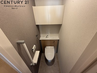 温水洗浄便座機能付きトイレです☆