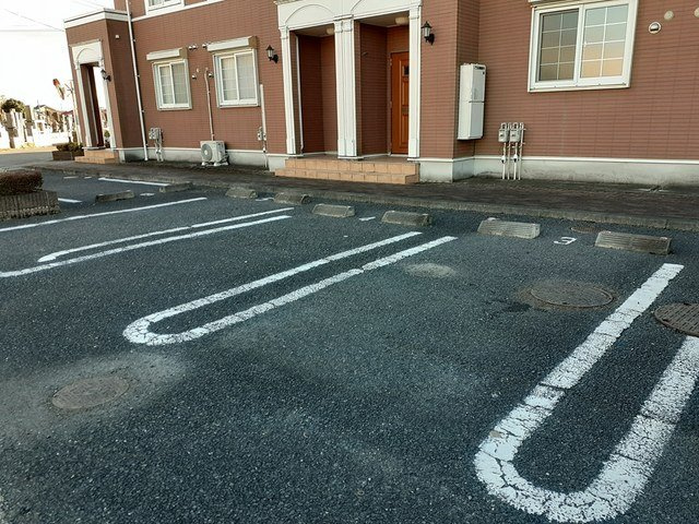 【駐車場】 | グランドソレイユ | 駐車場があるので、車を買う予定の方も安心です