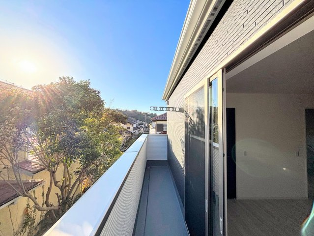 栄区桂台南2丁目　新築戸建てのバルコニー|◆日当たり良好なバルコニー！毎日のお洗濯にも嬉しいですね！
