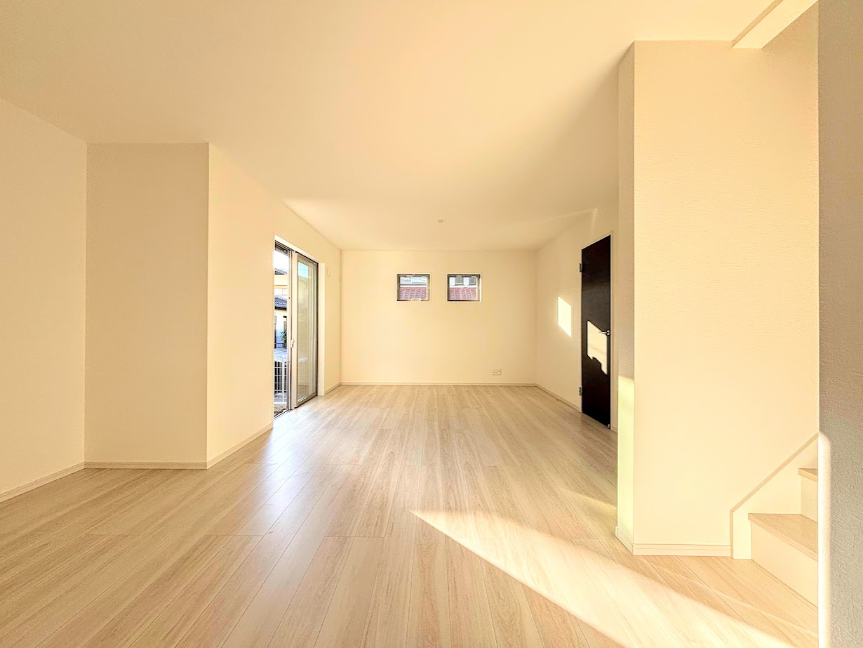 栄区桂台南2丁目　新築戸建ての居間・リビング|◆リビングは一日中太陽の光が射し込みます。家族が集まる空間は、自然と笑顔が溢れます！
