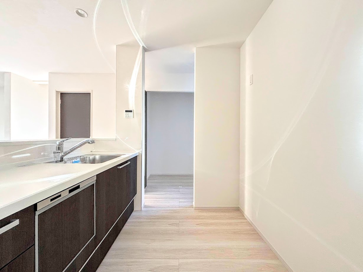 栄区桂台南2丁目　新築戸建てのその他|◆デザイン性と機能性を兼ね備えたキッチンです。リビングスペースとの一体感が生まれ、広々空間を演出してくれます。
