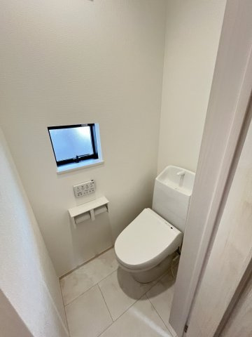 【トイレ】 | 福岡市南区向新町1丁目　１号棟（全1棟）【仲介手数料無料・0円】 | 施工例。2階にもトイレです。施工例は完成時と異なる場合があります。