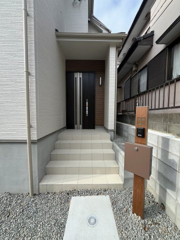 【玄関】 | 福岡市南区向新町1丁目　１号棟（全1棟）【仲介手数料無料・0円】 | 施工例。施工例は完成時と異なる場合があります。