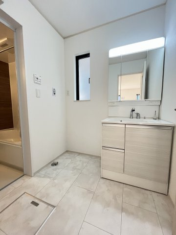 【洗面所】 | 福岡市南区向新町1丁目　１号棟（全1棟）【仲介手数料無料・0円】 | 施工例。施工例は完成時と異なる場合があります。