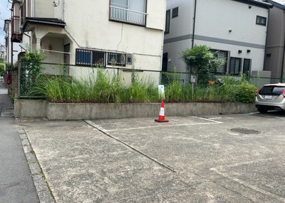 【庭】 | 八王子スカイマンション | 物件によっては、入居者が個人的に使用できる専用庭がついているものもあります。また、住宅の中にある土間の部分を庭と呼ぶこともあります。庭の用途は住む人によって変わり、それによってデザインもさまざまです。
