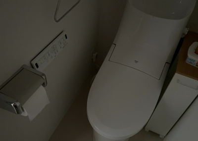 【トイレ】 | 八王子スカイマンション | トイレは大きさや形、機能、抗菌性などが異なる多種多彩なタイプが各メーカーから出ています。それぞれに良さがあるため、事前にどういったタイプのトイレがいいのかをご家庭内で決めて、内見に行くといいでしょう。