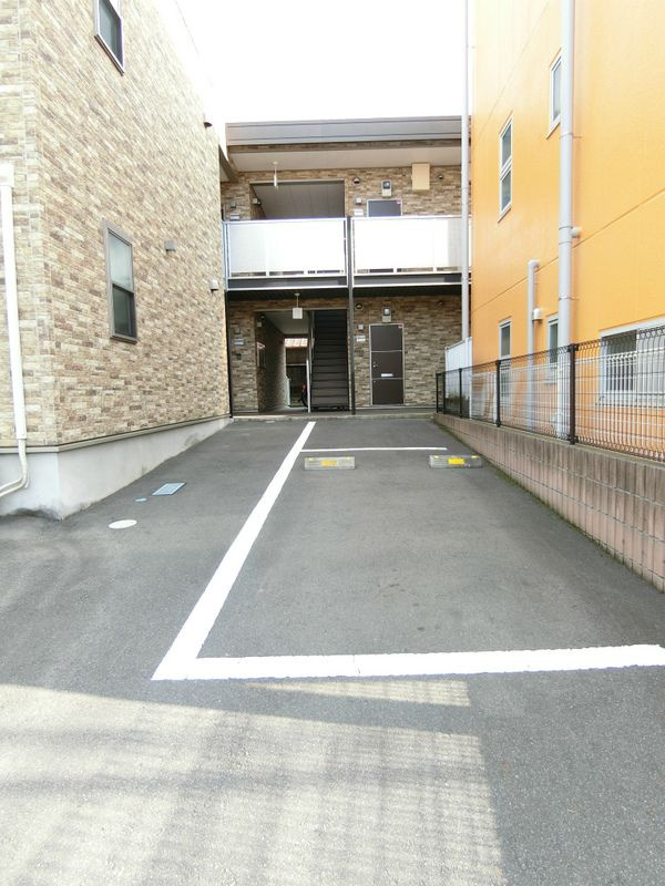 リブリ・Roomy'sの駐車場