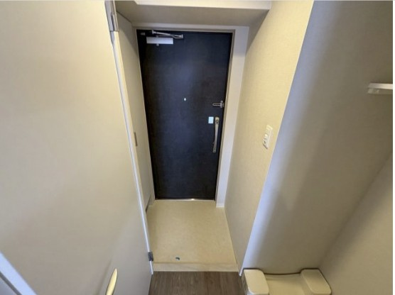 フォーリアライズ淡路ライツの玄関