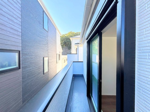 栄区飯島町　新築戸建てのバルコニー|◆日当たり良好なバルコニー！毎日のお洗濯にも嬉しいですね！
