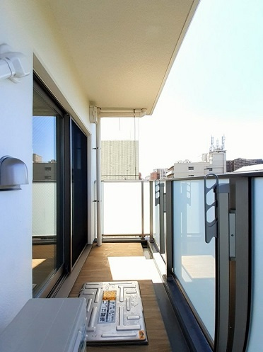 ヒカルサ滝野川のバルコニー