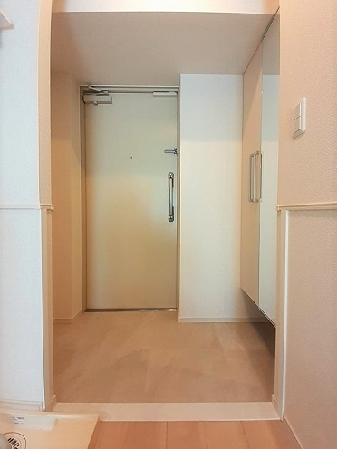 ヒカルサ滝野川の玄関