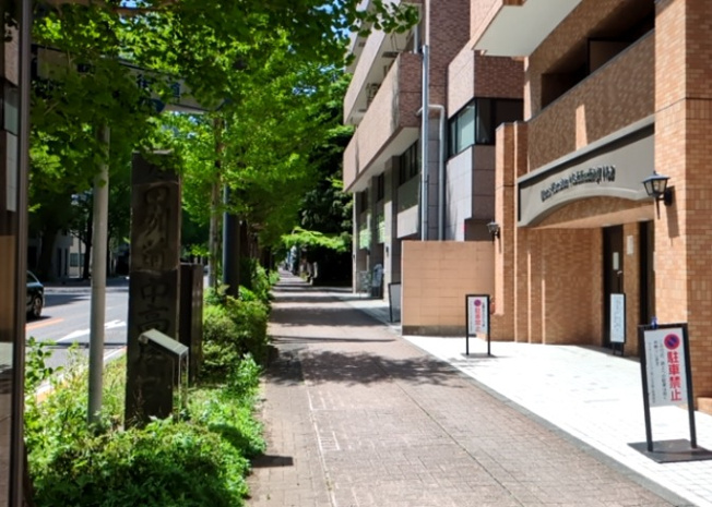 【外観】 | ライオンズマンション西八王子第二 | 隣家の土地はどうなっているのか、生活利便施設が近くにあるのか、学校まで近いかなど、お客様のライフスタイルにあわせたイメージが重要です。また、近くにあると困る施設が近くにないかも確認するといいでしょう。