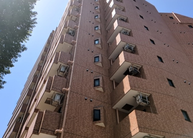 【外観】 | ライオンズマンション西八王子第二 | 眺望の良さを楽しめるダイニングキッチンで家族団らんの時間を過ごしてはいかがでしょうか。バルコニーから見える景色を家族で眺める時間は、時間が経つのを忘れてしまいそうですね。是非、現地を見に行きましょう！