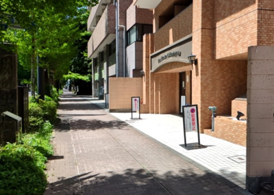 【外観】 | ライオンズマンション西八王子第二 | 外観はマンション管理がされているかの目安になります。築年数が古いと、壁面は劣化してひび割れが生じることも！建物が古びていても細かいところが修繕されていると、きちんと管理されているなぁと感じるでしょう。