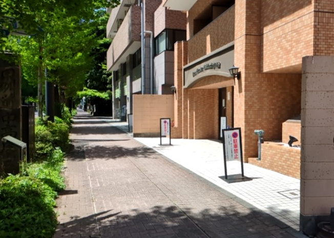 【外観】 | ライオンズマンション西八王子第二 | 外観はマンション管理がされているかの目安になります。築年数が古いと、壁面は劣化してひび割れが生じることも！建物が古びていても細かいところが修繕されていると、きちんと管理されているなぁと感じるでしょう。