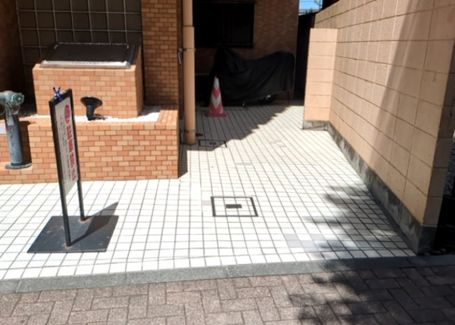 【駐車場】 | ライオンズマンション西八王子第二 | 駐車場と明記されていても、最小スペースでつくられた駐車場だと大型車は駐車できなかったり、出入りしにくくなったりする可能性があります。お車のサイズと購入したい物件の駐車場のサイズを現地で確認しましょう。