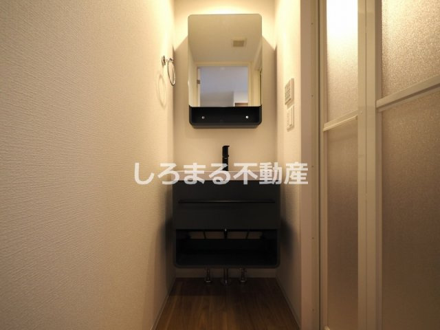 セレニテ東梅田アリエの独立洗面台