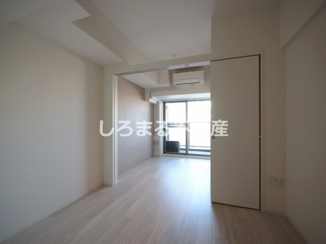 セレニテ東梅田アリエの居間・リビング