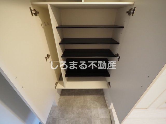 セレニテ東梅田アリエの収納