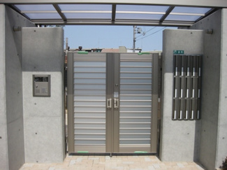 【エントランス】 | シャーメゾンさかい