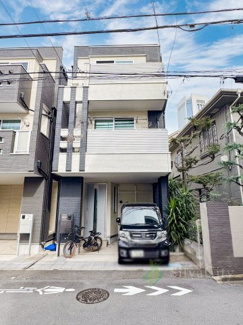 【外観】 | 渋谷区本町2丁目 | 流行に左右されず、将来にわたって価値が継続する「上質」な佇まい。おしゃれな雰囲気や自然の潤い、親しみやすさといった個性が街に新たな価値をもたらしています。