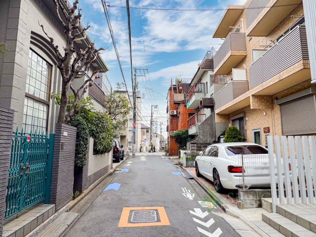渋谷区本町2丁目の前面道路含む現地写真|建て直しが進んだエリアで周辺環境◎です♪
