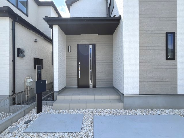 【玄関】 | 福岡市南区警弥郷1丁目　A号棟（全3棟）【仲介手数料無料・0円】 | 現地写真。