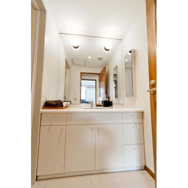 南青山コートヒルズの洗面所|※写真は同タイプ住戸です。