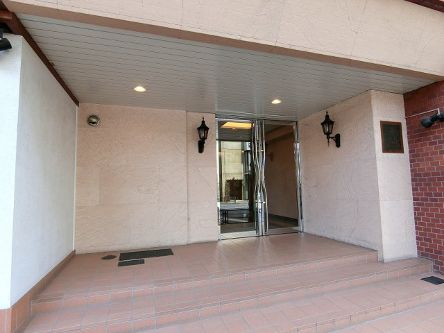 日興パレス南麻布のエントランス