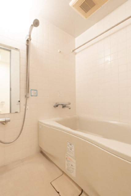 ＬＡ・ＲＥＳ西麻布の浴室|※写真は同タイプ住戸です。