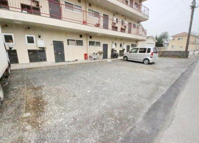 狭山市大字南入曽の賃貸マンションの駐車場