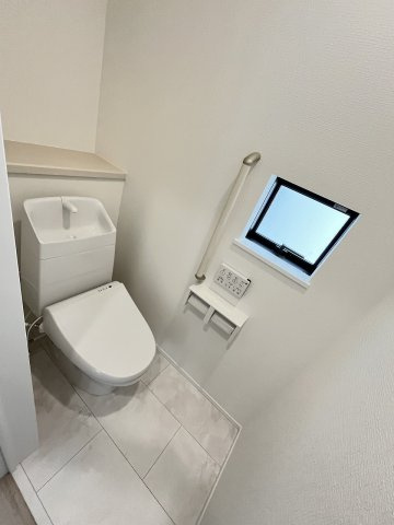 【内装】 | 福岡市南区警弥郷1丁目　B号棟（全3棟）【仲介手数料無料・0円】 | 施工例。1階のトイレです。施工例は完成時と異なる場合があります。