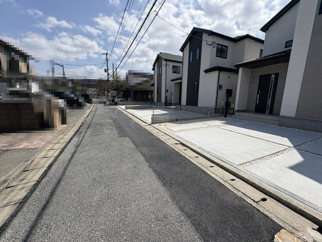 【その他】 | 福岡市南区警弥郷1丁目　B号棟（全3棟）【仲介手数料無料・0円】 | 現地写真。前面道路です。