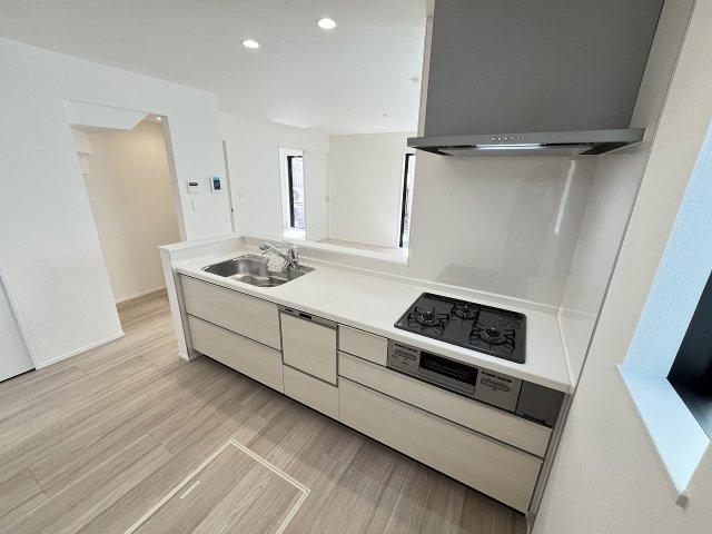 【キッチン】 | 福岡市南区警弥郷1丁目　B号棟（全3棟）【仲介手数料無料・0円】 | 施工例。施工例は完成時と異なる場合があります。
