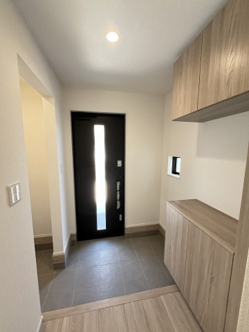 【玄関】 | 福岡市南区警弥郷1丁目　B号棟（全3棟）【仲介手数料無料・0円】 | 施工例。施工例は完成時と異なる場合があります。