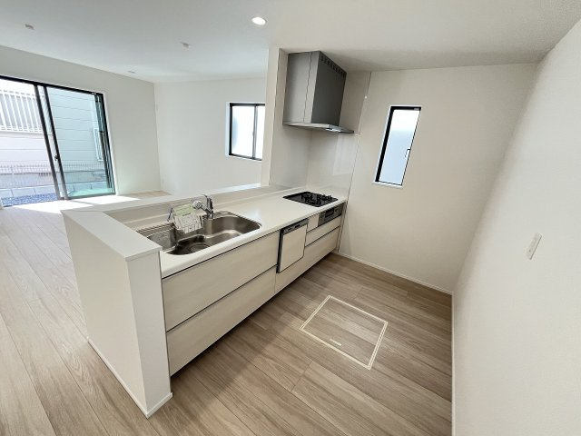 【キッチン】 | 福岡市南区警弥郷1丁目　B号棟（全3棟）【仲介手数料無料・0円】 | 施工例。施工例は完成時と異なる場合があります。