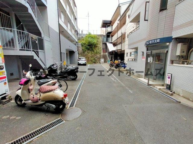 枚方グランドマンションの駐車場|カースペースがあります