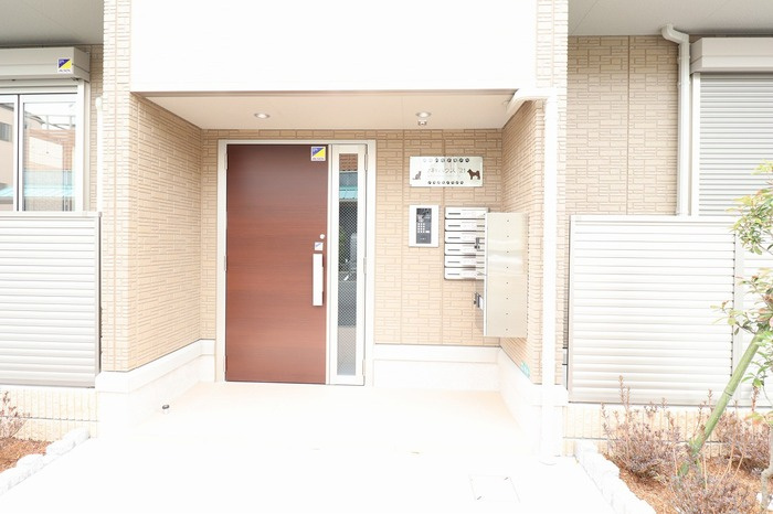 令和ハウス’21（レイワハウスニャンワン）のエントランス