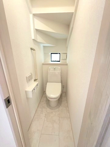 【内装】 | 福岡市南区警弥郷1丁目　C号棟（全3棟）【仲介手数料無料・0円】 | 施工例。1階のトイレです。施工例は完成時と異なる場合があります。