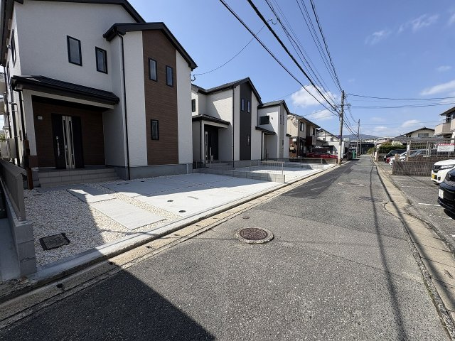 【その他】 | 福岡市南区警弥郷1丁目　C号棟（全3棟）【仲介手数料無料・0円】 | 現地写真。前面道路です。