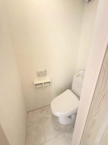 【内装】 | 福岡市南区警弥郷1丁目　C号棟（全3棟）【仲介手数料無料・0円】 | 施工例。2階にもトイレです。施工例は完成時と異なる場合があります。