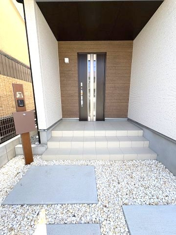 【玄関】 | 福岡市南区警弥郷1丁目　C号棟（全3棟）【仲介手数料無料・0円】 | 現地写真。