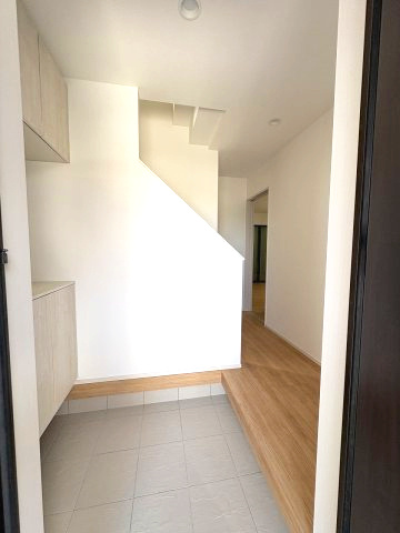 【玄関】 | 福岡市南区警弥郷1丁目　C号棟（全3棟）【仲介手数料無料・0円】 | 施工例。施工例は完成時と異なる場合があります。