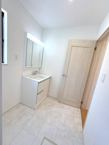 【洗面所】 | 福岡市南区警弥郷1丁目　C号棟（全3棟）【仲介手数料無料・0円】 | 施工例。施工例は完成時と異なる場合があります。