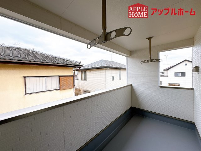 [新築住宅] 鴻巣市筑波 第5 全3棟のバルコニー|インナーバルコニーで突然の雨でも安心♪直射日光を防げるので、紫外線を気にせず自然の光や風を感じながら日光浴もできちゃいます♪