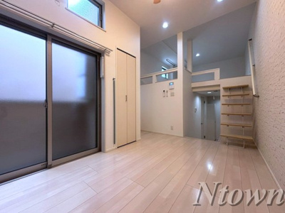 【居間・リビング】 | Stage名駅 | 明るい色調の室内です